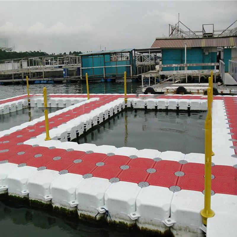 FLOATING DOCK